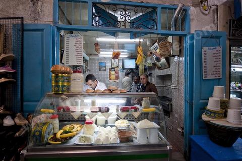 Boutique dasn le souk du quartier Halfaouine dans la medina de Tunis