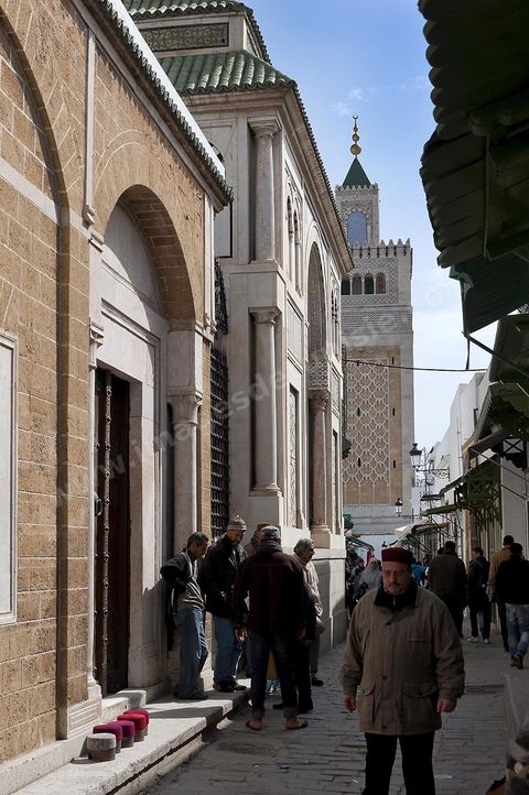 La grande mosquée Jamaa Ez Zitouna au coeur de la medina de Tunis