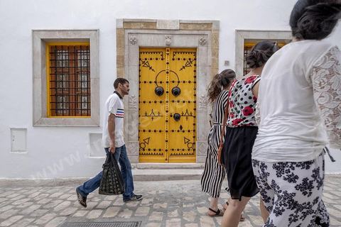 la rue Sidi Ben Arous au coeur de la medina de Tunis a fait partie du programme de rénovation de l'ASM et connait depuis une dynamique importante, concept store, cafés, hotels de charme, ...