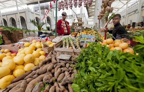 Le marché central de Tunis, marché aux légumes, poissons, fromages, boucheries et épiceries fines