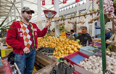 Le marché central de Tunis, marché aux légumes, poissons, fromages, boucheries et épiceries fines
