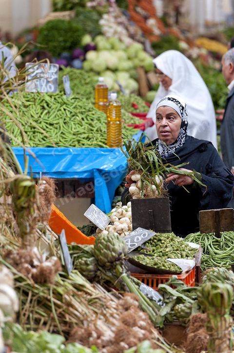 Le marché central de Tunis, marché aux légumes, poissons, fromages, boucheries et épiceries fines