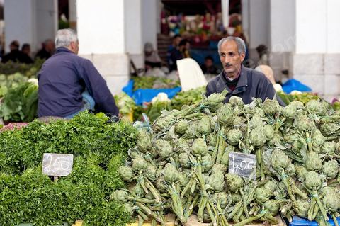 Le marché central de Tunis, marché aux légumes, poissons, fromages, boucheries et épiceries fines