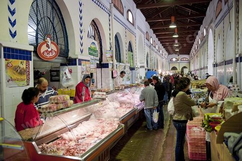 Le marché central de Tunis, marché aux légumes, poissons, fromages, boucheries et épiceries fines