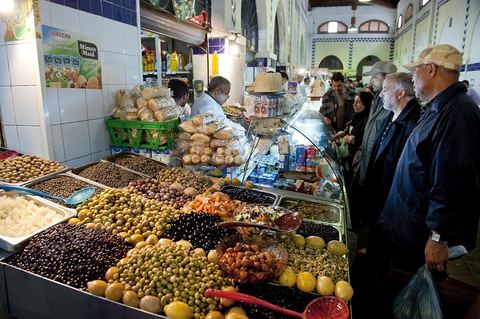 Le marché central de Tunis, marché aux légumes, poissons, fromages, boucheries et épiceries fines