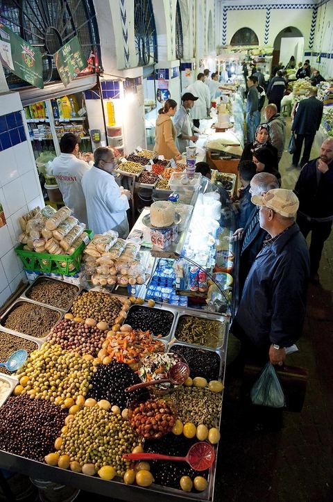 Le marché central de Tunis, marché aux légumes, poissons, fromages, boucheries et épiceries fines
