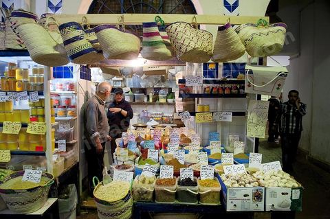 Le marché central de Tunis, marché aux légumes, poissons, fromages, boucheries et épiceries fines