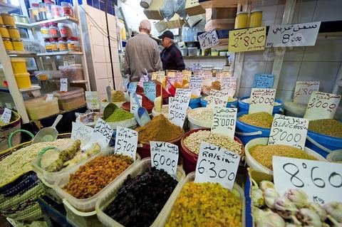 Le marché central de Tunis, marché aux légumes, poissons, fromages, boucheries et épiceries fines