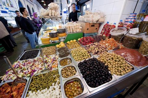 Le marché central de Tunis, marché aux légumes, poissons, fromages, boucheries et épiceries fines