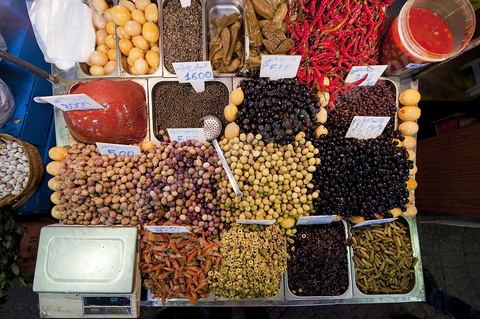 Le marché central de Tunis, marché aux légumes, poissons, fromages, boucheries et épiceries fines