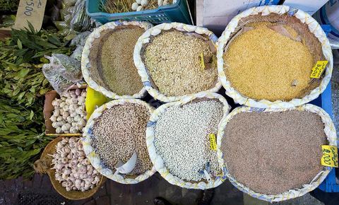 Le marché central de Tunis, marché aux légumes, poissons, fromages, boucheries et épiceries fines