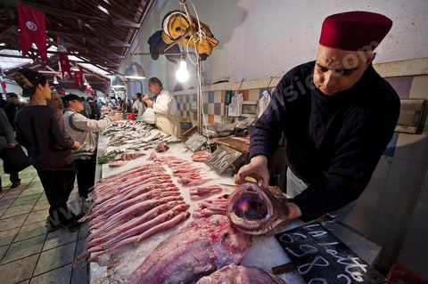 Le marché central de Tunis, marché aux légumes, poissons, fromages, boucheries et épiceries fines