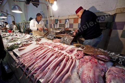 Le marché central de Tunis, marché aux légumes, poissons, fromages, boucheries et épiceries fines