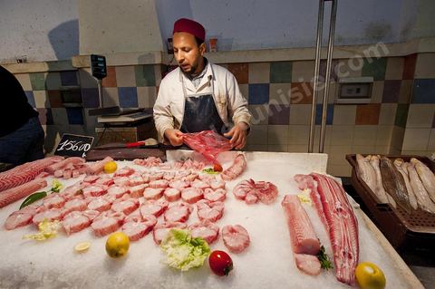 Le marché central de Tunis, marché aux légumes, poissons, fromages, boucheries et épiceries fines