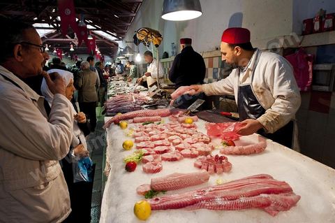 Le marché central de Tunis, marché aux légumes, poissons, fromages, boucheries et épiceries fines