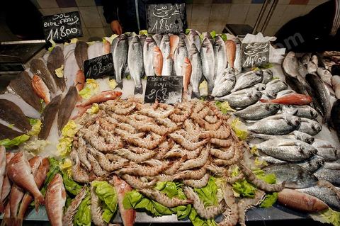 Le marché central de Tunis, marché aux légumes, poissons, fromages, boucheries et épiceries fines