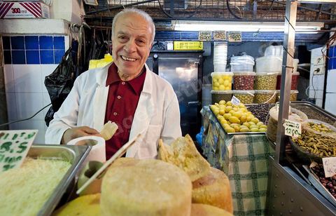 Le marché central de Tunis, marché aux légumes, poissons, fromages, boucheries et épiceries fines