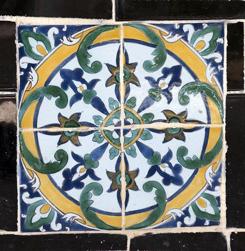 intérieure de la Koubba du Belvédère après sa restauration - détail de la céramique murale