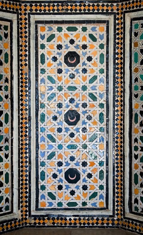 intérieure de la Koubba du Belvédère après sa restauration - détail de la céramique murale