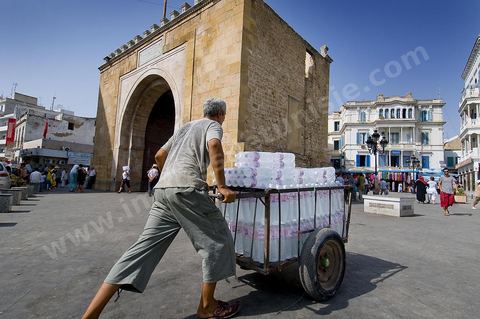 Porte de France et Place de Victoire - entrée nord de la médina de Tunis