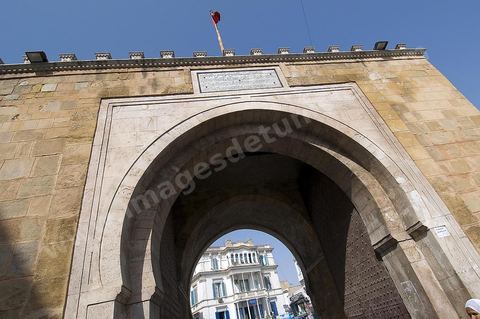 Porte de France et Place de Victoire - entrée nord de la médina de Tunis