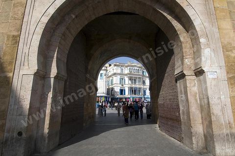 Porte de France et Place de Victoire - entrée nord de la médina de Tunis