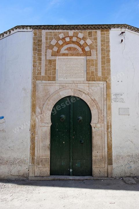 Porte traditionnelle de la medina de Tunis