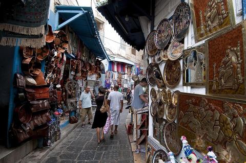 Boutique d'artisanat rue Jamâa Ez Zitouna dasn la medina de Tunis