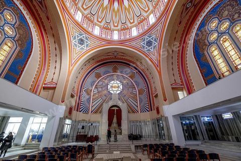 27 novembre 2018 : Les pélérins se rendent à la grande synagogue de Tunis pour des prières dans le cadre du pélerinage. Près de 300 pélerins juifs venus principalement de France pour assister au traditionnel pèlerinage sur la tombe de Rebbi Hai Taieb Lo Met. A l’occasion de ce pèlerinage, de nombreux Tunisiens de confession juive se rendent sur la tombe du rabbin ainsi que dans d’autres sanctuaires et lieux de culte juifs comme la Grande Synagogue de Tunis ou celle de la Goulette.
