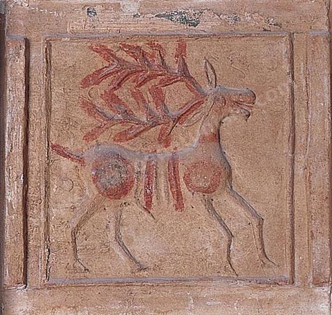 Carreaux de terre cuite paléochrétiens de 25 à 28 cm de côté qui tapissaient les murs et les plafonds des basiliques chrétiennes. Datant surtout des VI et VIIème siècles, ils portent des motifs en relief moulés ou estampillés et peints : thèmes bibliques et animaux symboliques (cerfs, lions, griffons, ...) musée de Carthage.