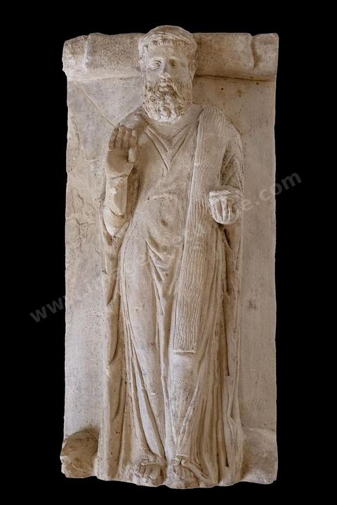 Petit ossuaire anthropomorphe avec orant : nécropole de Borj Jedid. Caclaire tendre. Musée National de Carthage