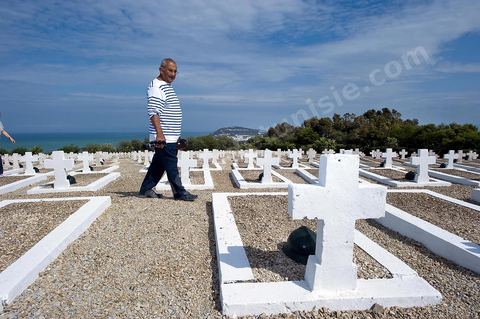 Le cimetière militaire français de Gammarth est le 5 janvier 1944. Occupant une surface de sept hectares sur les hauteurs de la ville, il est affecté à l'origine aux militaires non musulmans des troupes d'Afrique du Nord tombés au cours de la campagne de Tunisie qui a eu lieu du 19 novembre 1942 au 13 mai 1943. Après le regroupement des différents carrés militaires des cimetières communaux entre 1966 et 1968, des combattants tombés au cours d'autres batailles (Première Guerre mondiale, Seconde Guerre mondiale et Guerre d'Indochine) y sont inhumés, soit au total 1 875 corps reposant dans des tombes individuelles.