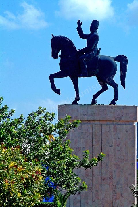Statue equestre de Habib bourguiba - La Goulette