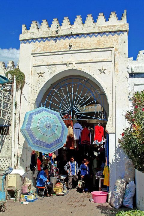entree du marche central - La Goulette