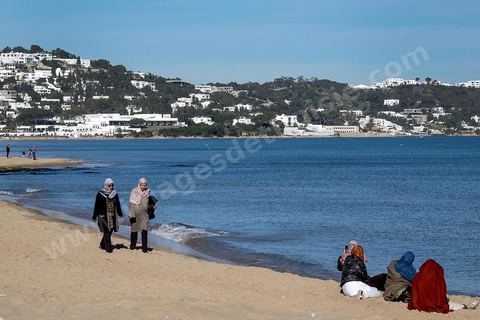 Plage à La Marsa, ville de la banlieue nord de Tunis est une station balnéaire hupée