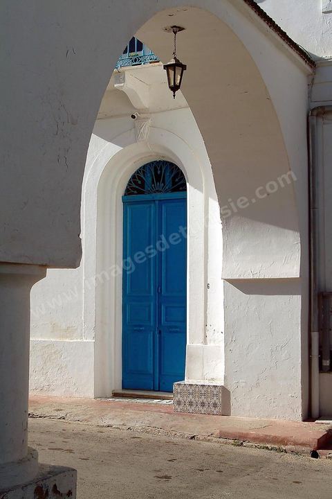Place Saf Saf à La Marsa, ville de la banlieue nord de Tunis est une station balnéaire hupée
