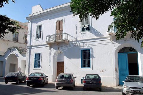Place Saf Saf à La Marsa, ville de la banlieue nord de Tunis est une station balnéaire hupée