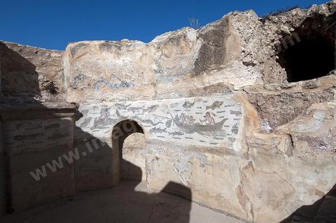 Mosaïque des pêcheurs dans un bassin des Petits thermes publics sur le ssite archéologique romain de Uthina / Oudna dans la région de Mornag banlieue sud de Tunis