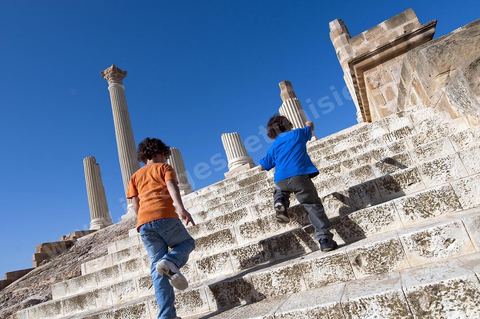 Temple sur le Capitol sur le site archéologique romain de Uthina / Oudna dans la région de Mornag banlieue sud de Tunis