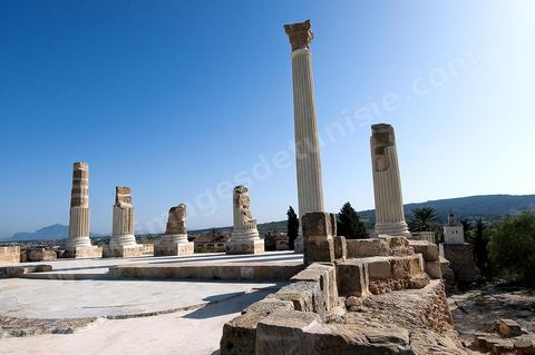 Temple sur le Capitol sur le site archéologique romain de Uthina / Oudna dans la région de Mornag banlieue sud de Tunis