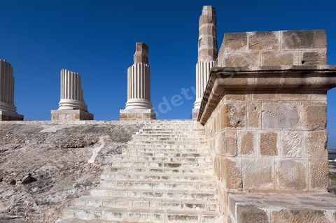 Temple sur le Capitol sur le site archéologique romain de Uthina / Oudna dans la région de Mornag banlieue sud de Tunis