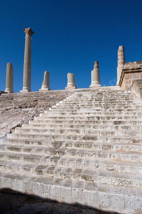 Temple sur le Capitol sur le site archéologique romain de Uthina / Oudna dans la région de Mornag banlieue sud de Tunis