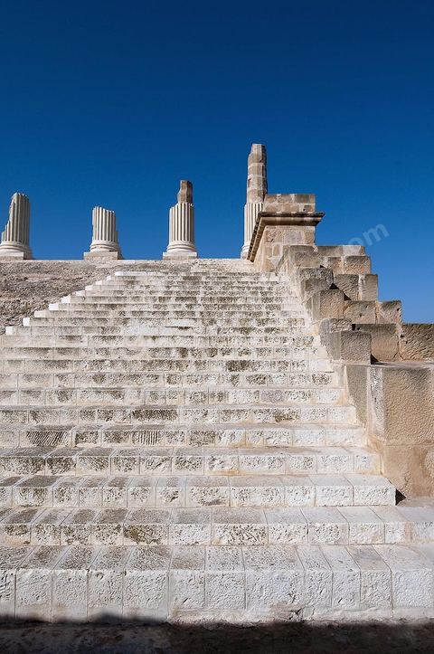 Temple sur le Capitol sur le site archéologique romain de Uthina / Oudna dans la région de Mornag banlieue sud de Tunis