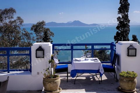 Terrasse côté mer du Restaurant Dar Zarrouk au coeur du village de Sidi Bou Saïd