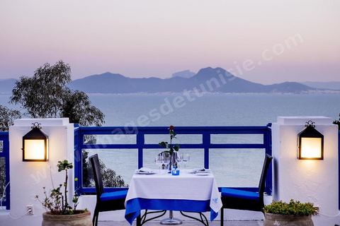 Terrasse côté mer du Restaurant Dar Zarrouk au coeur du village de Sidi Bou Saïd