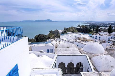 Vue sur le village et le golfe. Sidi Bou Saïd sur les traces de Michel Foucault