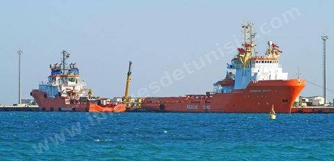 Cargo dans le port industriel de Zarzis